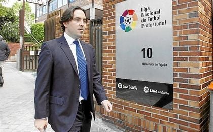 El Villarreal, entrenado por Marcelino, perdió en El Molinón, lo que permitió la salvación del Sporting, con el consiguiente descenso de Getafe y Rayo. El Villarreal, entrenado por Marcelino, perdió en El Molinón, lo que permitió la salvación del Sporting, con el consiguiente descenso de Getafe y Rayo.