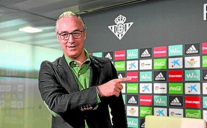 El exdirector deportivo del Celta de Vigo ha llevado a cabo en el primer plantel heliopolitano la revolución que se propuso a su llegada al Benito Villamarín. El exdirector deportivo del Celta de Vigo ha llevado a cabo en el primer plantel heliopolitano la revolución que se propuso a su llegada al Benito Villamarín.