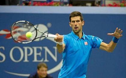Djokovic golpea una bola durante el US Open. Djokovic golpea una bola durante el US Open.