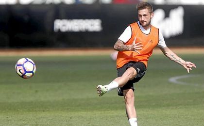 Fede Cartabia, en un entrenamiento con el Valencia. Fede Cartabia, en un entrenamiento con el Valencia.