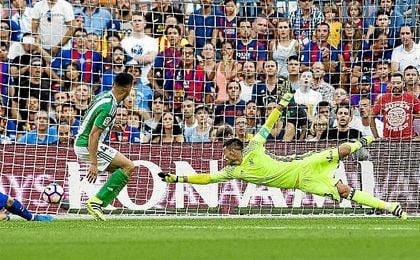 Antonio Adán fue quien tuvo más trabajo en el duelo contra el Barcelona. Antonio Adán fue quien tuvo más trabajo en el duelo contra el Barcelona.