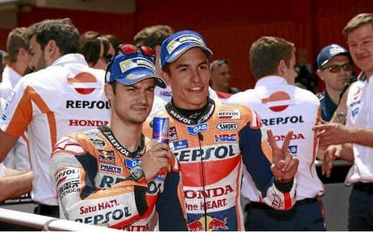 Dani Pedrosa y Marc Márquez posan juntos. Dani Pedrosa y Marc Márquez posan juntos.