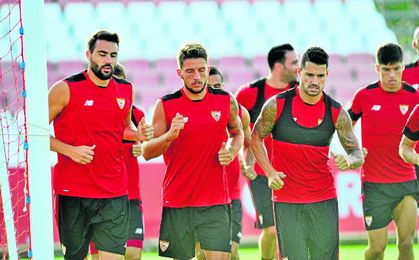 Iborra y Carriço reflejan la media de edad de un Sevilla en el que ellos dos aportan, además, su experiencia como nervionenses. Iborra y Carriço reflejan la media de edad de un Sevilla en el que ellos dos aportan, además, su experiencia como nervionenses.