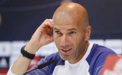 Zidane atiende a los medios en sala de prensa. Zidane atiende a los medios en sala de prensa.
