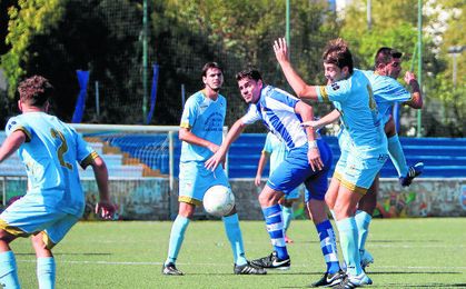 Lance del igualado Nervión-Atlético Algabeño jugado ayer. Lance del igualado Nervión-Atlético Algabeño jugado ayer.