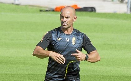 "Tenemos que salir a jugar como sabemos desde el inicio", añadió el técnico del Granada. "Tenemos que salir a jugar como sabemos desde el inicio", añadió el técnico del Granada.