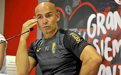 Paco Jémez, ante los medios. Paco Jémez, ante los medios.