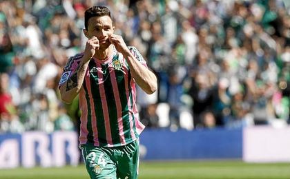 El canario celebra el que, hasta ahora, es el último tanto que firmó contra el Granada, en la 15/16. El canario celebra el que, hasta ahora, es el último tanto que firmó contra el Granada, en la 15/16.