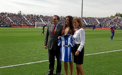 Eva Calvo en el césped de Butarque. Eva Calvo en el césped de Butarque.