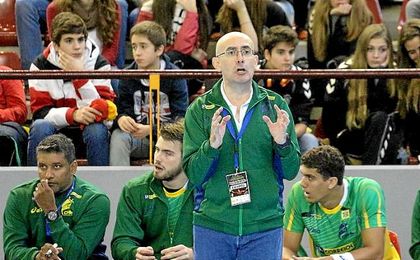 Jordi Ribera dirigiendo un partido de Brasil. Jordi Ribera dirigiendo un partido de Brasil.