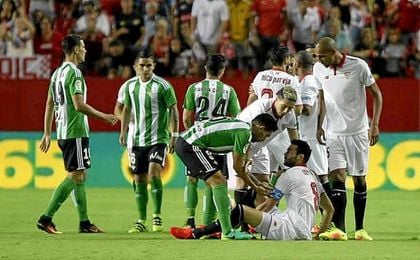 Petros e Iborra vivieron un encontronazo durante la primera mitad del encuentro. Petros e Iborra vivieron un encontronazo durante la primera mitad del encuentro.