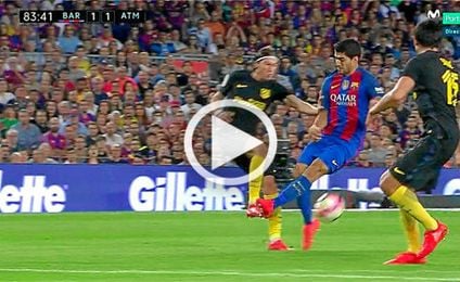 Momento exacto de la ´plancha´ de Luis Suárez a Filipe Luis. Momento exacto de la ´plancha´ de Luis Suárez a Filipe Luis.