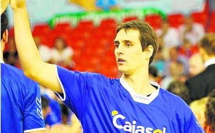Domen Lorbek regresa a la capital hispalense para sustituir al lesionado Marc García. Domen Lorbek regresa a la capital hispalense para sustituir al lesionado Marc García.