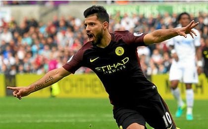 El ´Kun´ Agüero marcó dos tantos en la victoria del Manchester City, que sigue líder en la Premier League. El ´Kun´ Agüero marcó dos tantos en la victoria del Manchester City, que sigue líder en la Premier League.