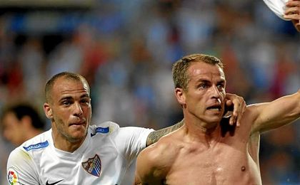 Duda celebra el tanto de la victoria con Sandro. Duda celebra el tanto de la victoria con Sandro.