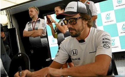 Fernando Alonso volvió a puntuar en el Gran Premio de Malasia. Fernando Alonso volvió a puntuar en el Gran Premio de Malasia.