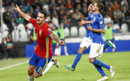 Vitolo, celebrando su gol con la ´Roja´. Vitolo, celebrando su gol con la ´Roja´.