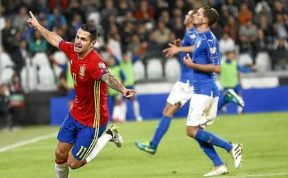 Vitolo, celebrando su gol frente a Italia. Vitolo, celebrando su gol frente a Italia.