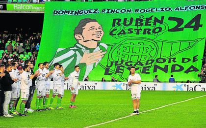 Rubén Castro, distinguido por los béticos. Rubén Castro, distinguido por los béticos.