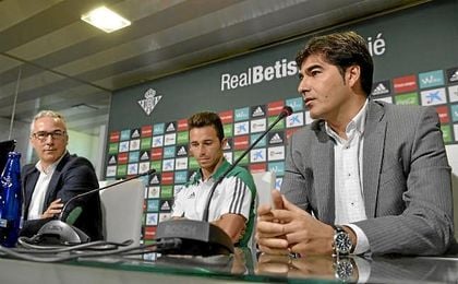 Haro, durante la rueda de prensa junto a Rubén y Torrecilla. Haro, durante la rueda de prensa junto a Rubén y Torrecilla.