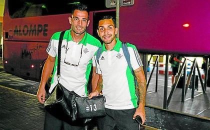 Adán y Petros espera una revisión de su contrato. Adán y Petros espera una revisión de su contrato.