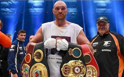 El boxeador Tyson Fury se retira de la competición para tratar sus adicciones. El boxeador Tyson Fury se retira de la competición para tratar sus adicciones.