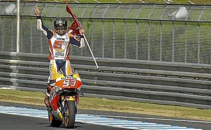 Márquez se vio beneficiado de las caídas de sus inmediatos perseguidores en la tabla del mundial. Márquez se vio beneficiado de las caídas de sus inmediatos perseguidores en la tabla del mundial.