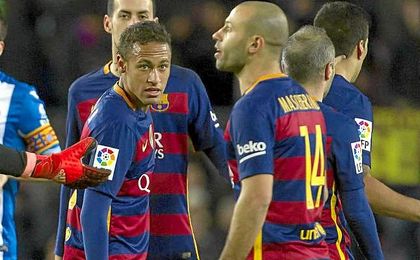 Neymar y Mascherano durante un partido de liga ante el Espanyol. Neymar y Mascherano durante un partido de liga ante el Espanyol.