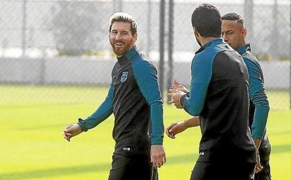 Messi, Neymar y Suárez jugarán de inicio ante el City. Messi, Neymar y Suárez jugarán de inicio ante el City.
