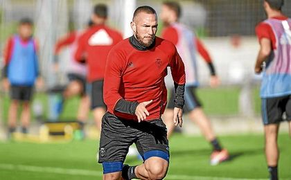 Didier Digard, durante un entrenamiento de Osasuna. Didier Digard, durante un entrenamiento de Osasuna.