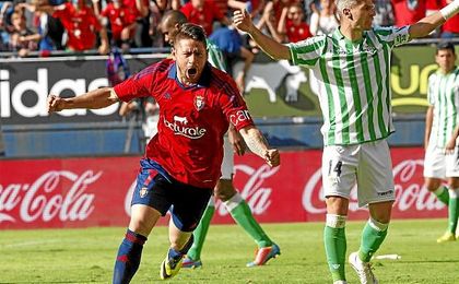Acuña celebra un gol en el último Osasuna-Betis en Primera. Acuña celebra un gol en el último Osasuna-Betis en Primera.