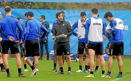 Quique Sánchez Flores, en el entrenamiento de hoy del Espanyol. Quique Sánchez Flores, en el entrenamiento de hoy del Espanyol.