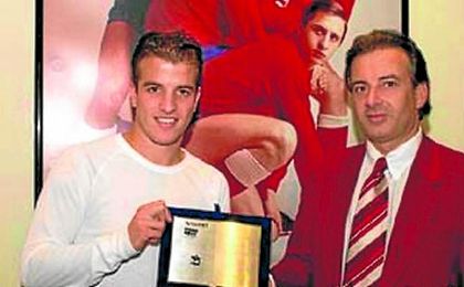 Rafael van der Vaart fue el primero en recibir el ´Golden Boy´ en 2003. Rafael van der Vaart fue el primero en recibir el ´Golden Boy´ en 2003.