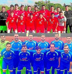 Los jugadores del Utrera y el Camas en el momento previo a un encuentro. Los jugadores del Utrera y el Camas en el momento previo a un encuentro.