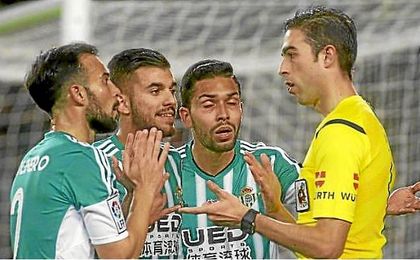 Con Vicandi Garrido el Betis solo ha perdido en un encuentro. Con Vicandi Garrido el Betis solo ha perdido en un encuentro.