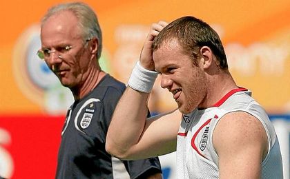Eriksson, junto a Rooney, durante su etapa como seleccionador inglés. Eriksson, junto a Rooney, durante su etapa como seleccionador inglés.