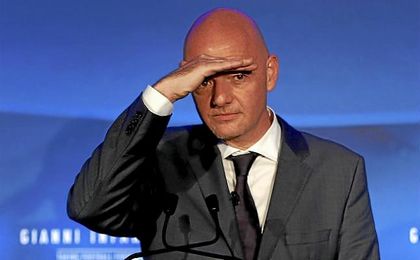 Infantino tiene la misión de limpiar el organismo rector del fútbol mundial. Infantino tiene la misión de limpiar el organismo rector del fútbol mundial.