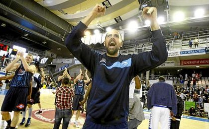 Fue integrante de la generación de los ´juniors de oro´ junto con Pau Gasol o Juan Carlos Navarro. Fue integrante de la generación de los ´juniors de oro´ junto con Pau Gasol o Juan Carlos Navarro.