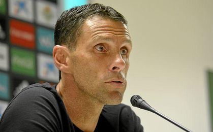 Gustavo Poyet, en sala de prensa. Gustavo Poyet, en sala de prensa.