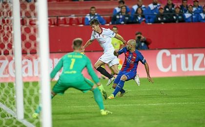 Luciano Vietto realizó tres disparos ante el Barça, pero ninguno de ellos encontró portería. Luciano Vietto realizó tres disparos ante el Barça, pero ninguno de ellos encontró portería.