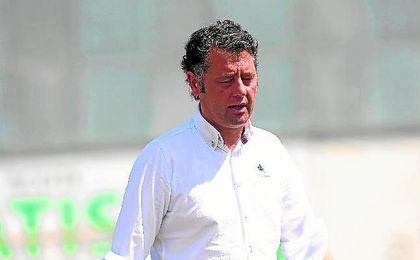 En la imagen, Paco Cala, entrenador del Antoniano. En la imagen, Paco Cala, entrenador del Antoniano.