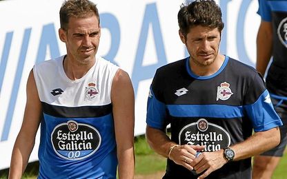 Navarro y Víctor, durante un entrenamiento en el Deportivo. Navarro y Víctor, durante un entrenamiento en el Deportivo.