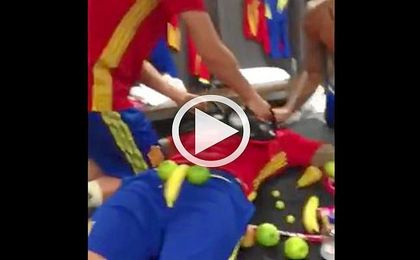 Vitolo, embajador del plátano canario en el 'Mannequin Challenge' Vitolo, embajador del plátano canario en el 'Mannequin Challenge'
