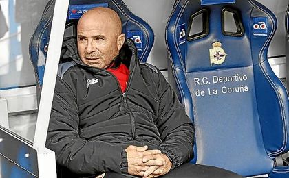Sampaoli, en el banquillo de Riazor. Sampaoli, en el banquillo de Riazor.