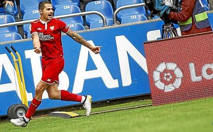 Vitolo celebra el 2-2 tras batir a Tyton. Vitolo celebra el 2-2 tras batir a Tyton.