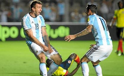 Pratto celebra su gol con Argentina junto a Di María. Pratto celebra su gol con Argentina junto a Di María.