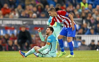 Messi pide amarilla para Gabi. Messi pide amarilla para Gabi.