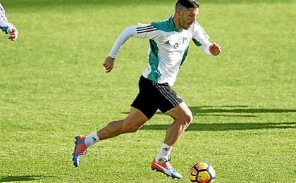 Cejudo se entrena con el grupo. Cejudo se entrena con el grupo.