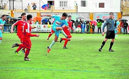 La Lebrijana se llevó el derbi de forma contundente. La Lebrijana se llevó el derbi de forma contundente.