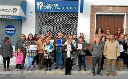 Clientes estafados en una clínica dental en Carmona. Clientes estafados en una clínica dental en Carmona.